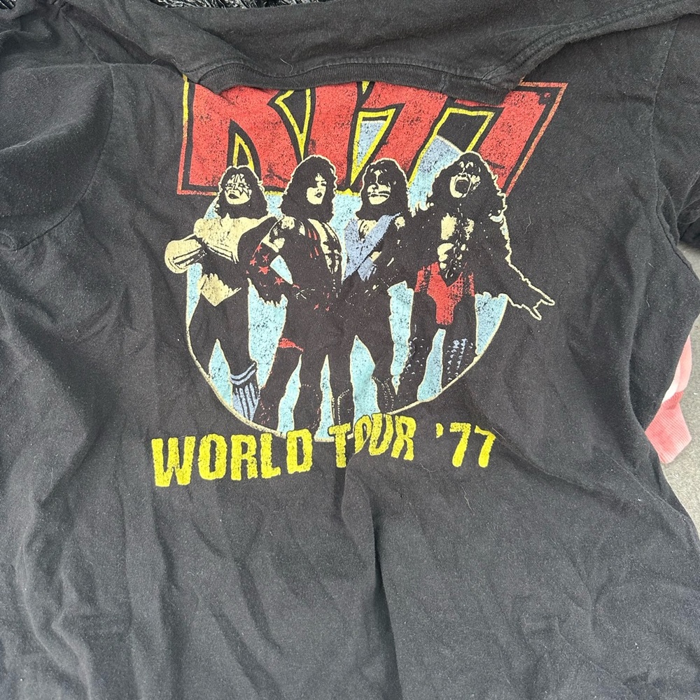 Kiss shirt